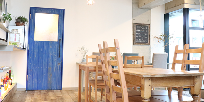 カフェ併設のサロン